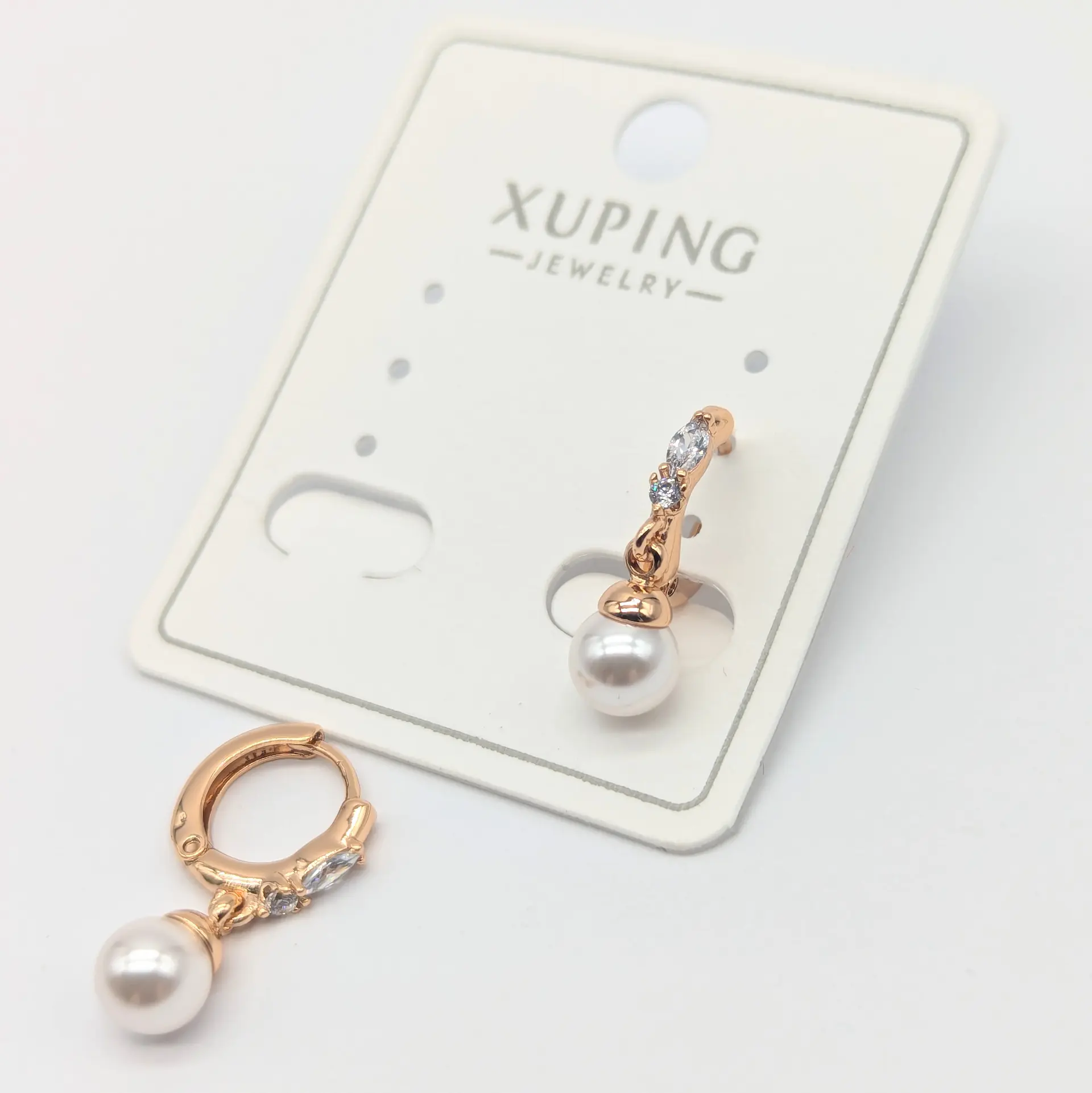 Серьги Xuping 18К «Диана» с жемчугом и цирконом (0,6×1,8 см)