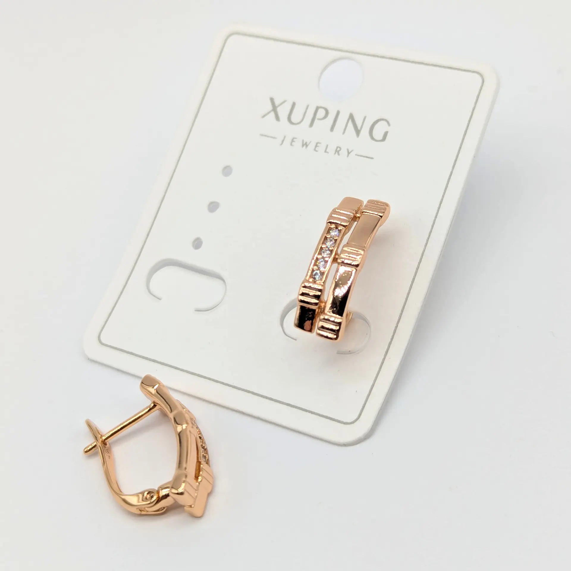 Серьги Xuping 18к «Золотой ритм» с цирконом, 0.6*1.7 см