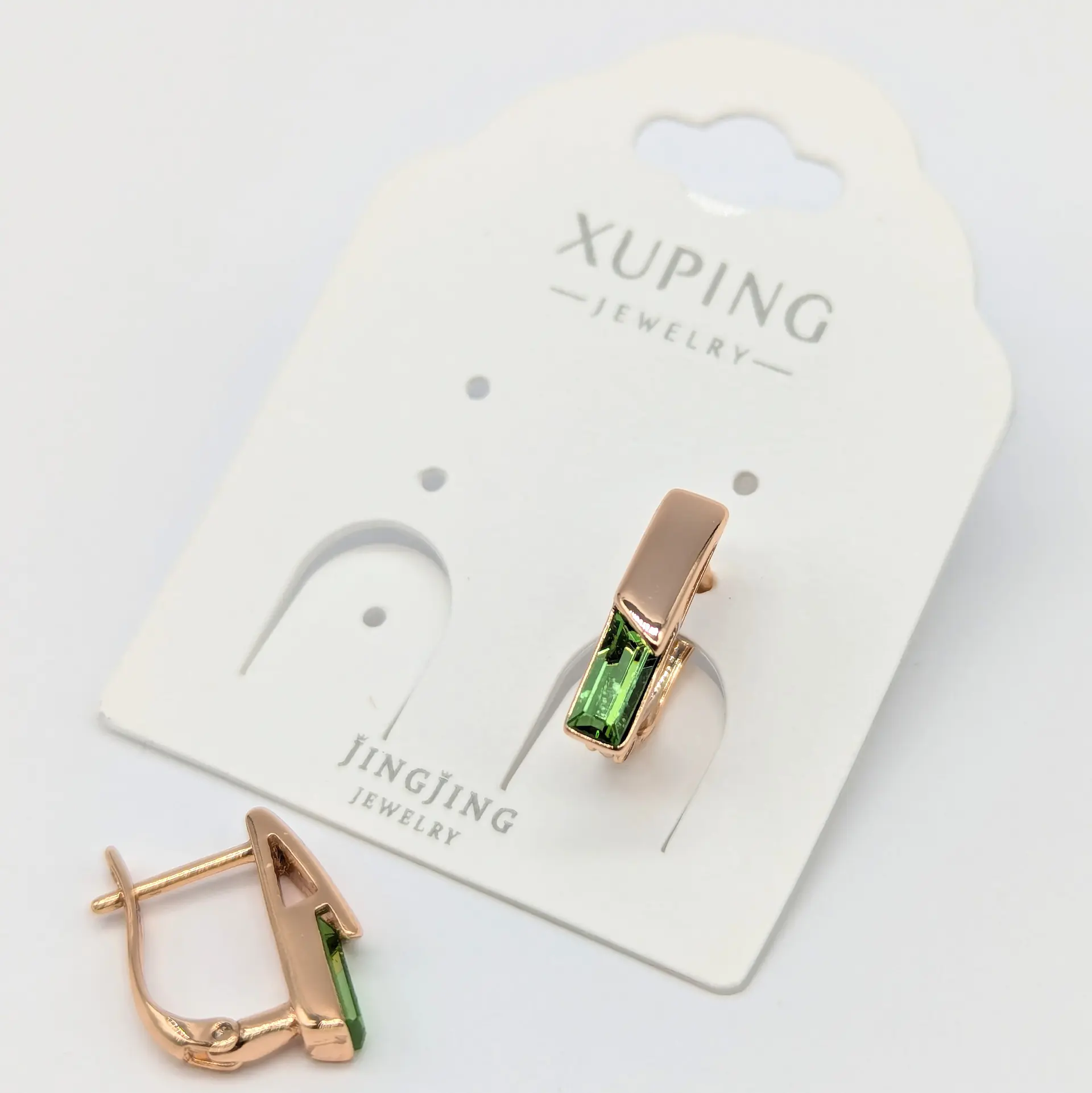 Сережки Xuping 18к «Смарагдовий Акцент Мінімал», 0.3*1.5 см